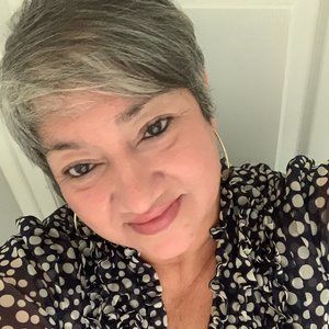 Meet your Posher, Adamaris